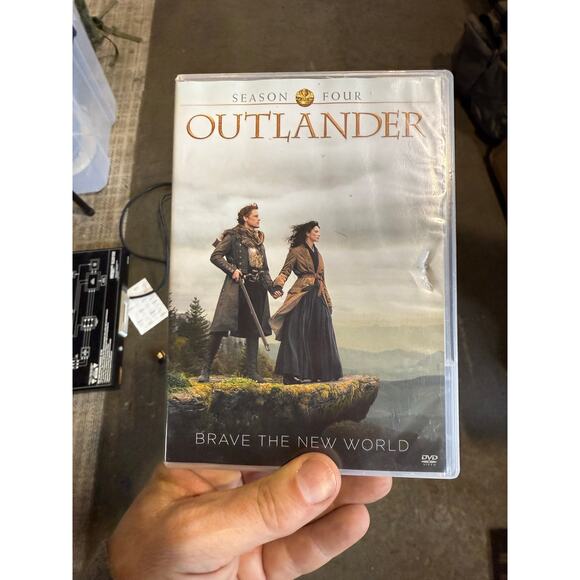 The Outlander - Seasons 4 and 5 - DVD Combo Pack - Picture 5 of 8